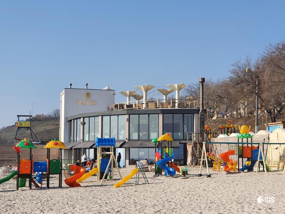Апартаменты у моря Magnit первая линия Одесса Экстерьер фото